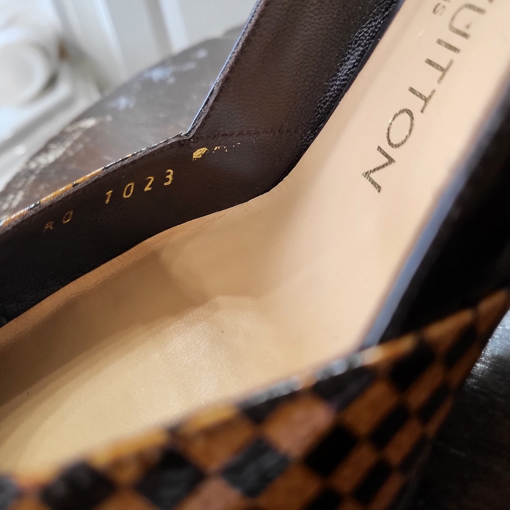((SOLD!!))Vintage Authentic Louis Vuitton Heels! - Picture 2 of 7